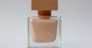 Eau de parfum – co to znaczy i dlaczego warto to wiedzieć przed zakupem perfum?