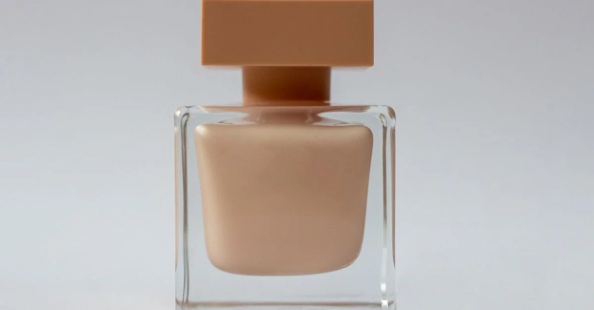 Eau de parfum – co to znaczy i dlaczego warto to wiedzieć przed zakupem perfum?