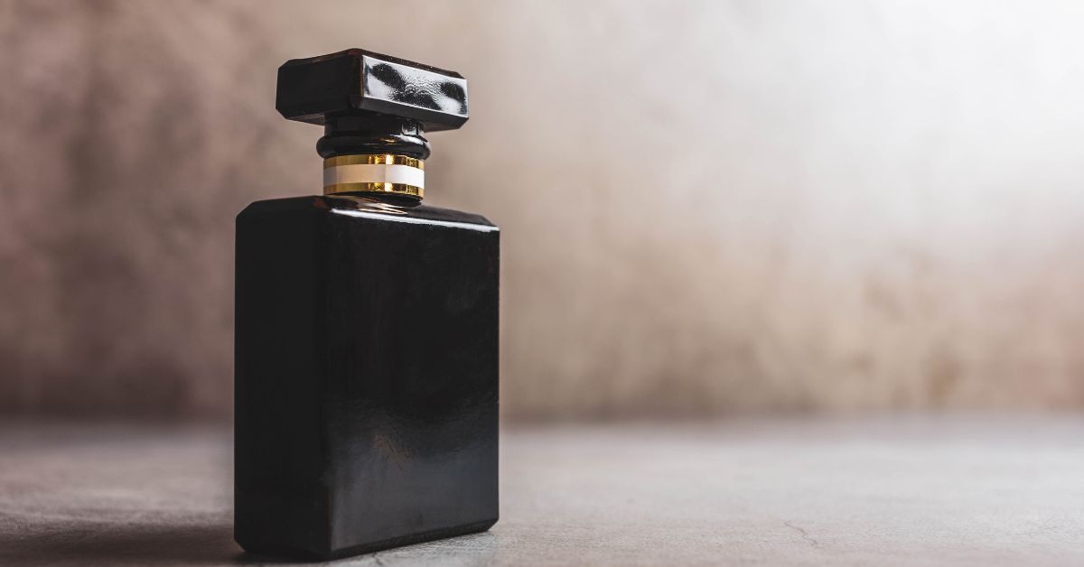 Perfumy na zimę – damskie zapachy, które ocieplą chłodne dni