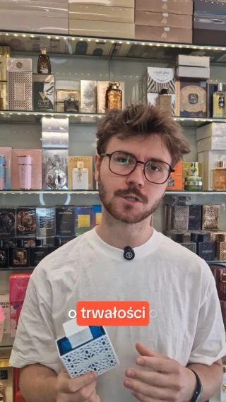 Lemoniada od babci… ale w formie perfum? 🍋👀Rayhaan Azul pachnie świeżo, wakacyjnie i trochę tak, jak domowa lemoniada robiona z sercem 😅✨To jeden z tych zapachów, które najlepiej sprawdzić samemu - na skórze robi się najciekawiej.Dostępny na indizio.pl oraz stacjonarnie w Perfumerii INDIZIO na Woli 📍#RayhaanAzul #PerfumyArabskie #Indizio #ZapachNaLato #PerfumeriaWarszawa