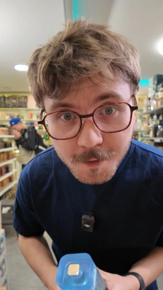 Zapachy z taką trwałością, że nawet Jeremy Fragrance przestaje tańczyć 😅🔥5 mocnych propozycji, które naprawdę zostają na skórze. Świeże, eleganckie, owocowe i totalnie nietypowe. Każdy znajdzie tu coś dla siebie.Który flakon wygrywa to zestawienie? 👇#indizio #perfumyarabskie #perfumymeskie #arabskieperfumy #zapachdnia